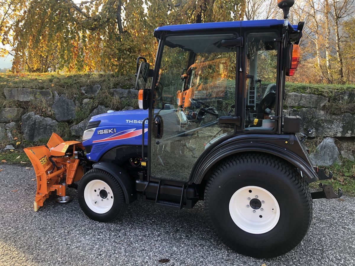 Iseki TH 5420 AHL mit Schneepflug 2