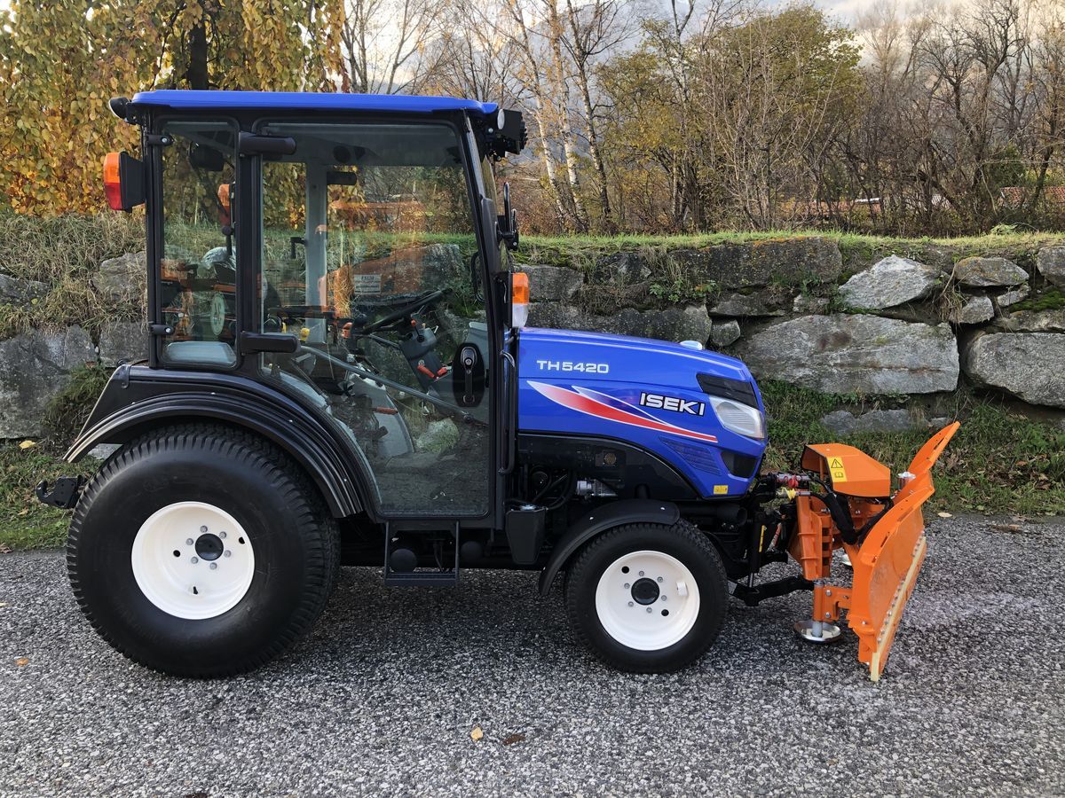 Iseki TH 5420 AHL mit Schneepflug 3