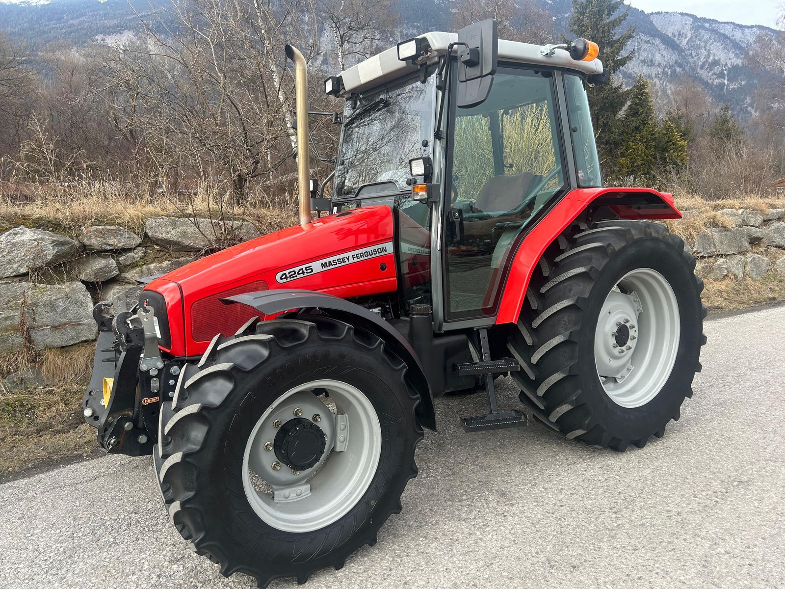 Massey Ferguson 4245-4 LP 2