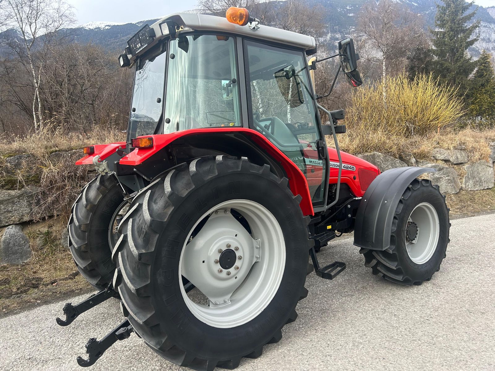 Massey Ferguson 4245-4 LP 3