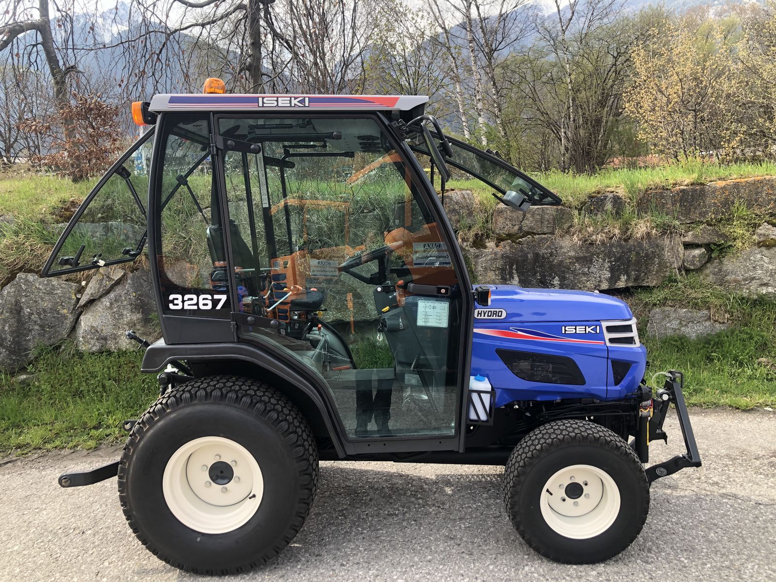 Iseki TM 3267 AHL mit Kabine 2