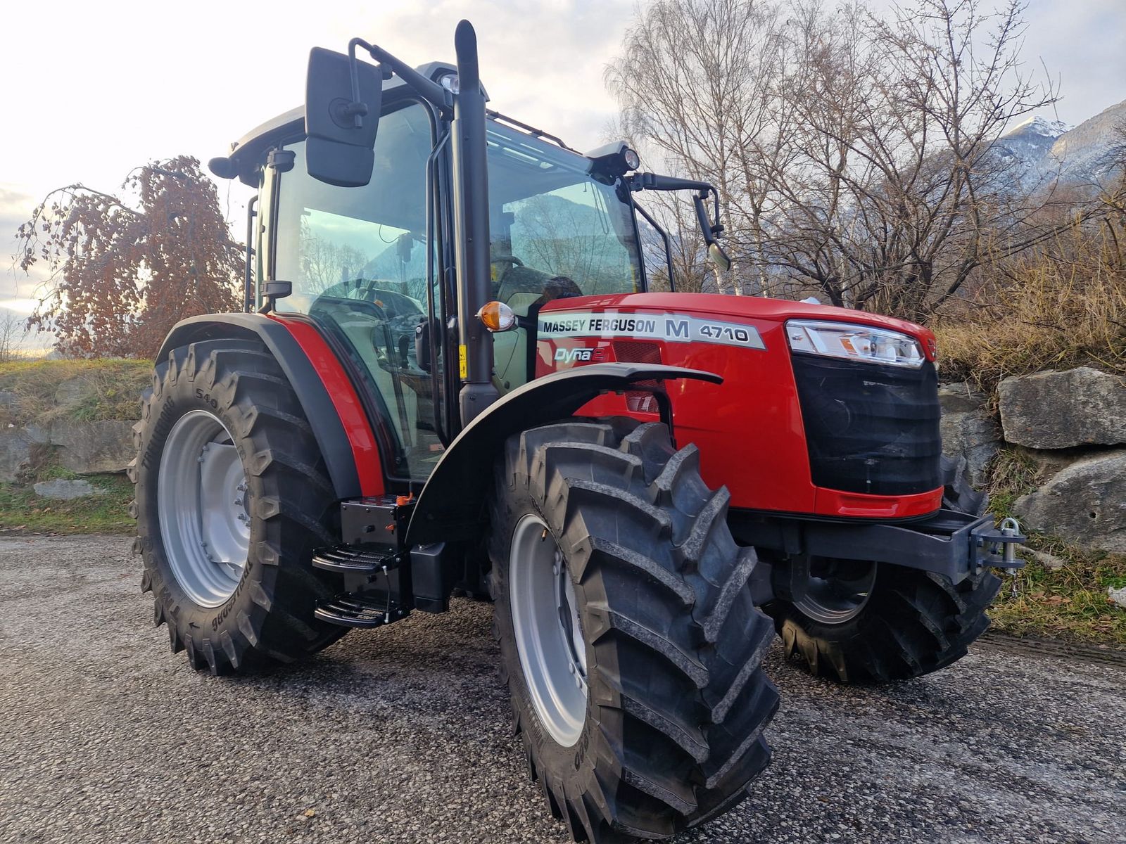 Massey Ferguson MF 4710 M Kabine 2