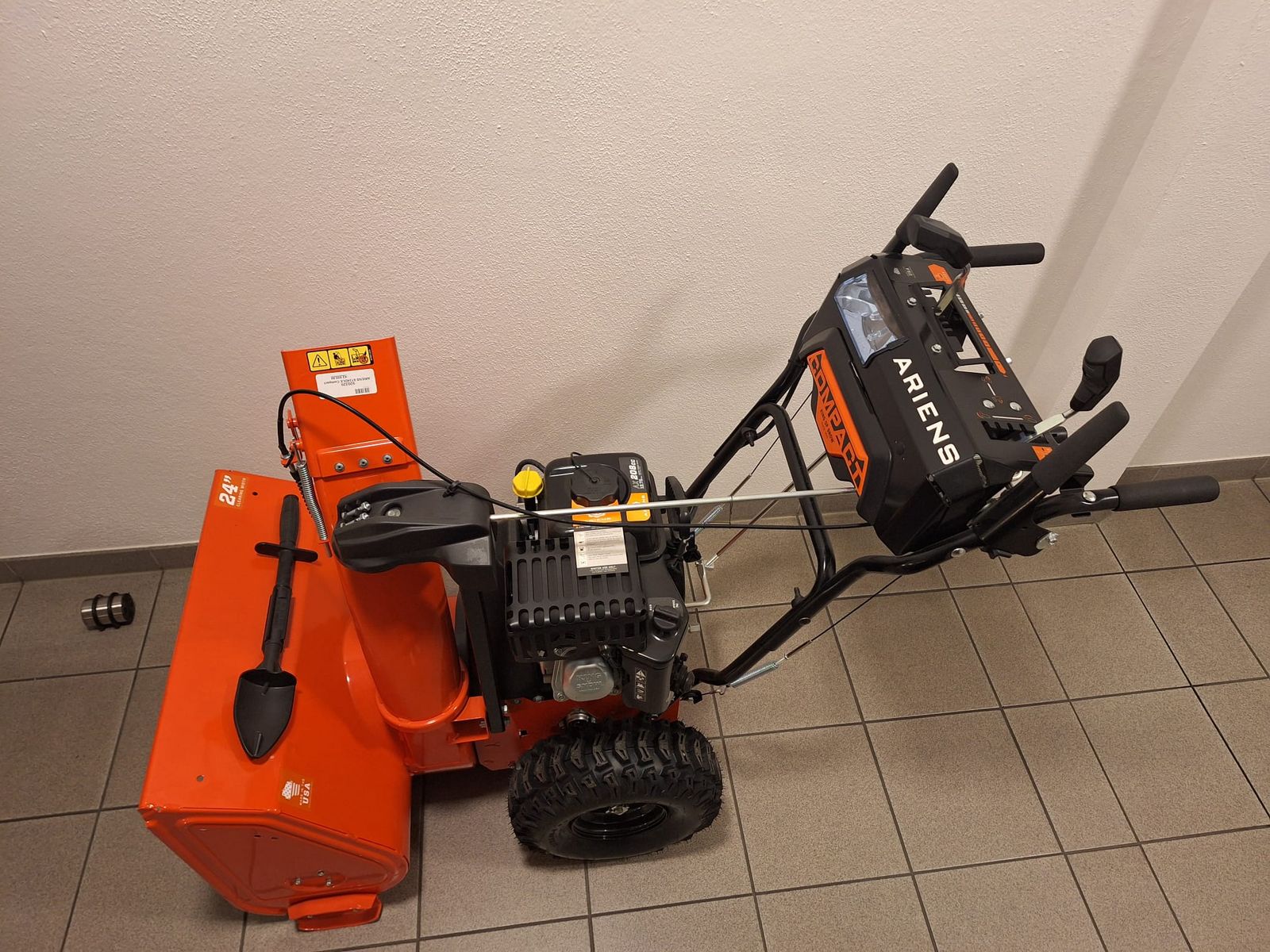 Ariens ST24DLE Compact 2