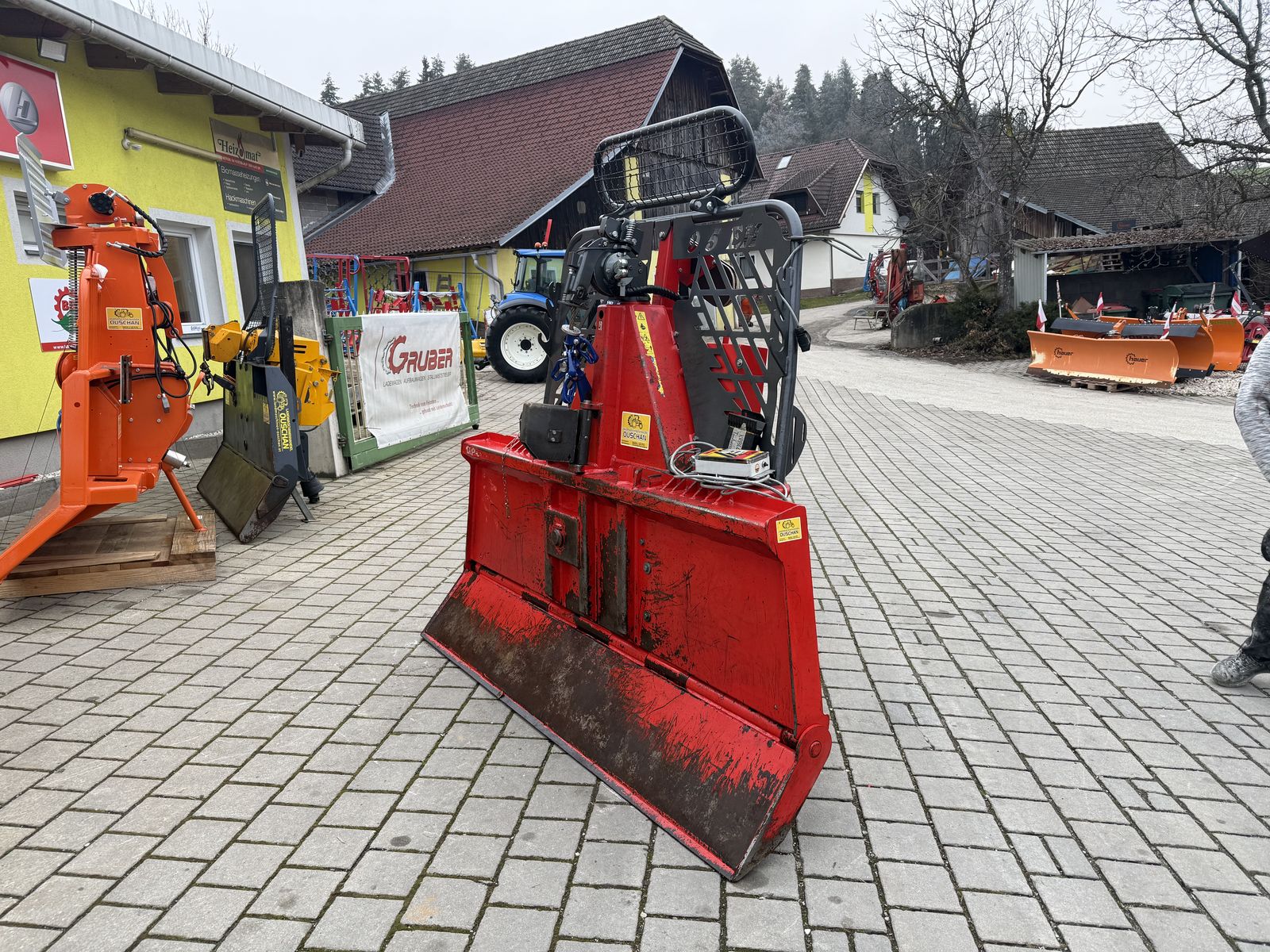 Krpan 9,5 EH mit hydraulischem Klappschild  3