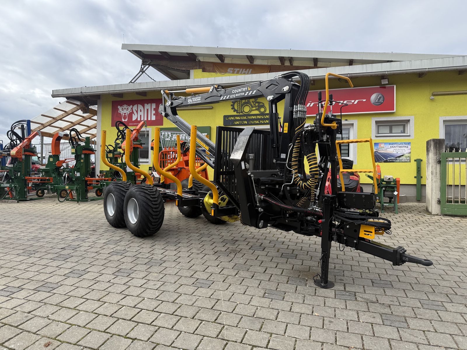 Country T70 S mit Kran 670 Master 1