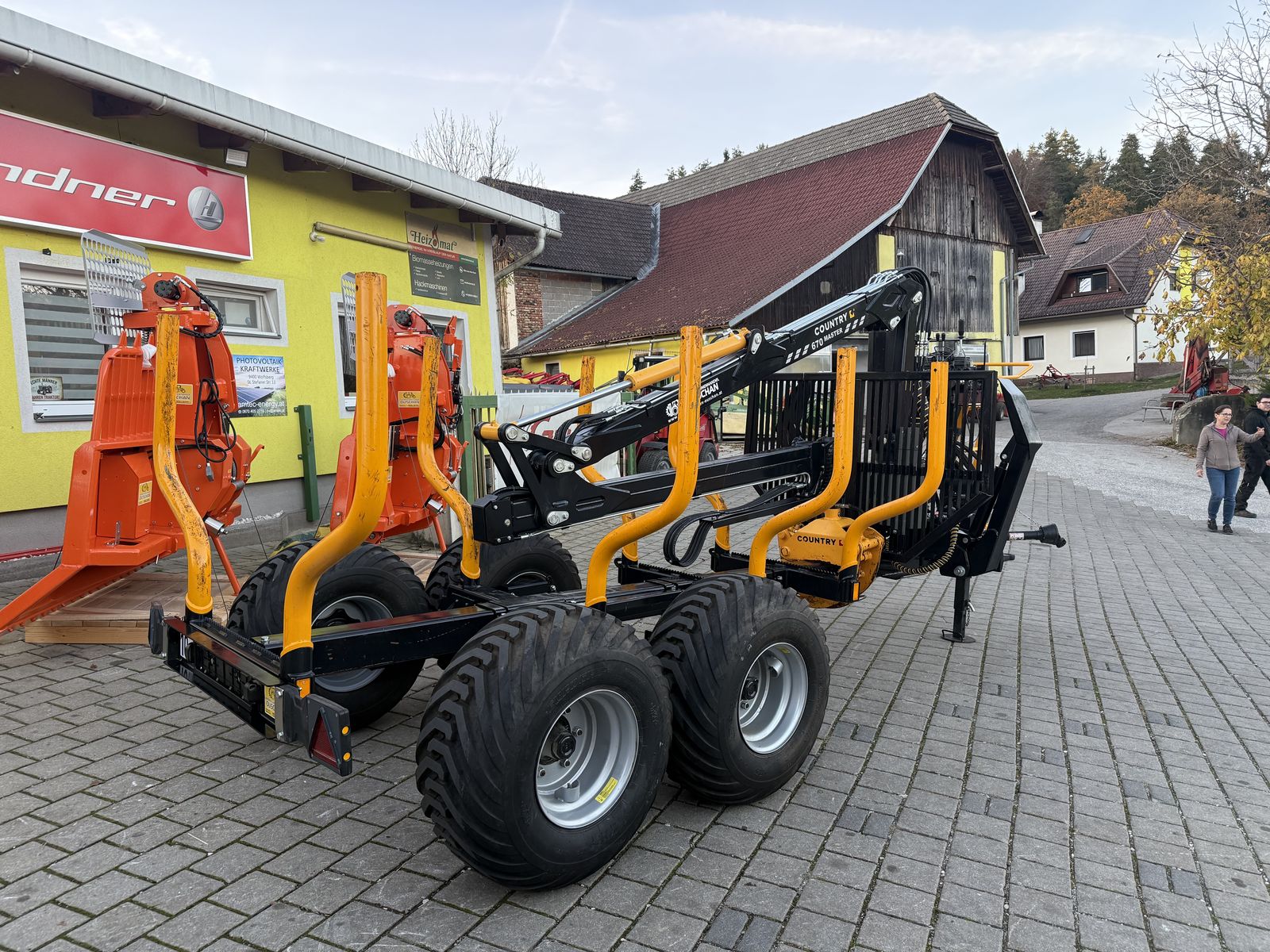 Country T70 S mit Kran 670 Master 3