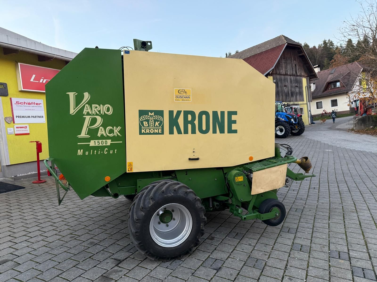 Krone VarioPack 1500 MultiCut Rundballenpresse 2