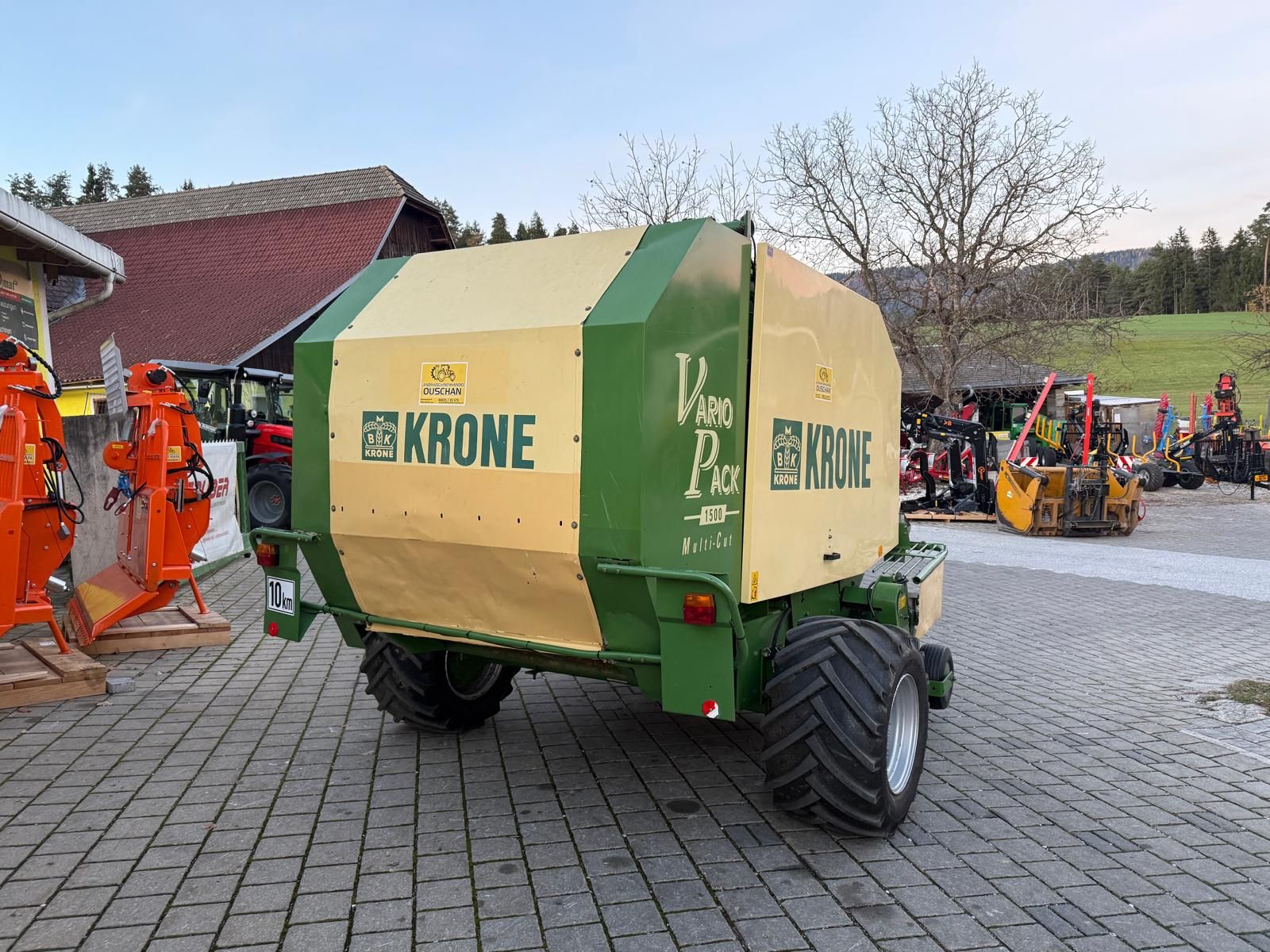 Krone VarioPack 1500 MultiCut Rundballenpresse 3