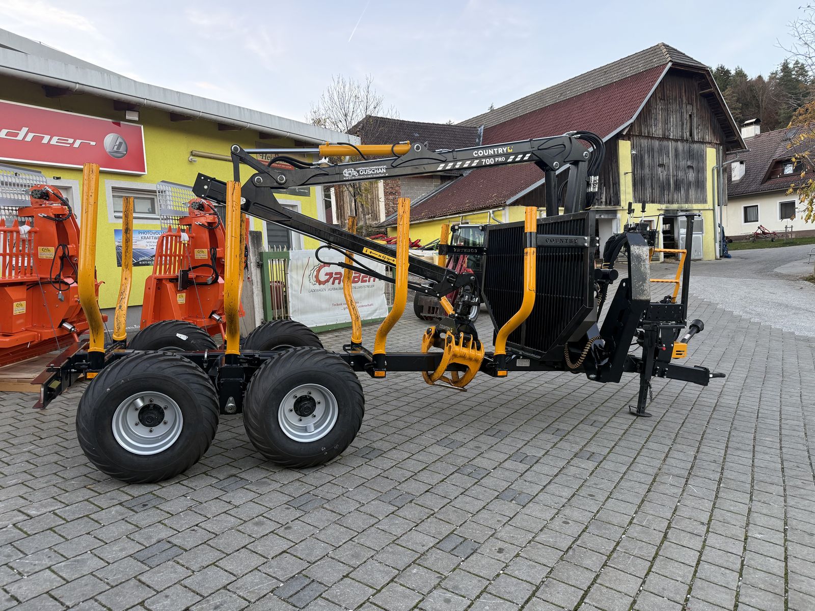 Country T 90  S mit Kran 700 Pro 2