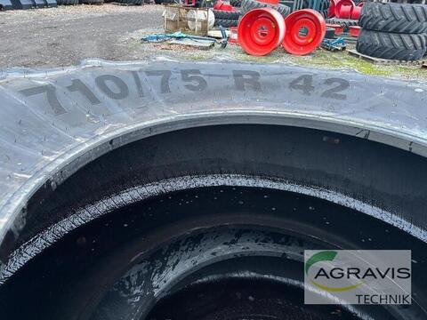 BKT 710/75- R42 2