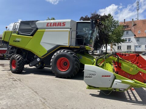 <strong>CLAAS Trion 750</strong><br />