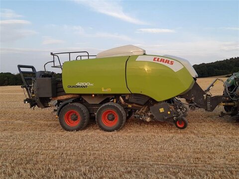 <strong>CLAAS QUADRANT 4200 </strong><br />