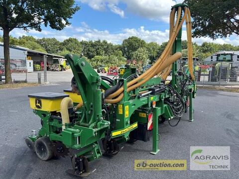 John Deere PLANTER 1725 2
