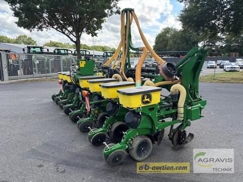 John Deere PLANTER 1725 3