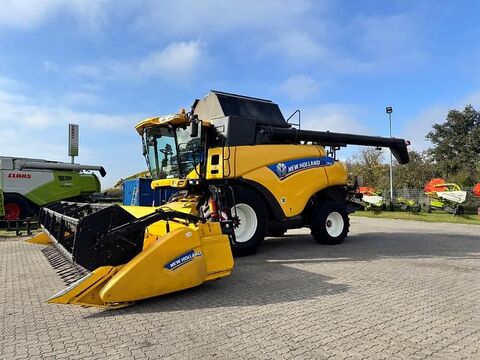 New Holland CR 8080 T4i