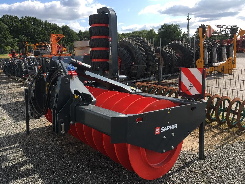 Saphir Silagewalze SW 30 H mit Kantenverdichter 3