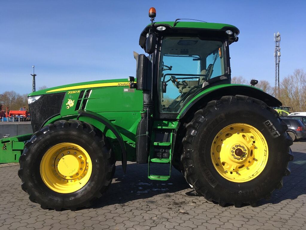 John Deere 7230R 2