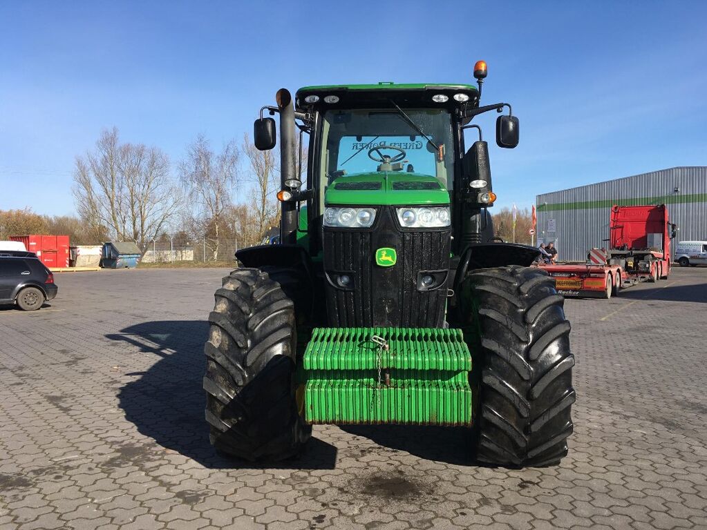 John Deere 7230R 3