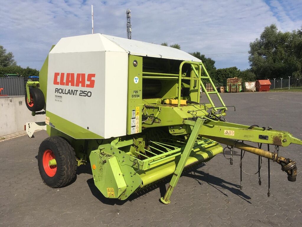 Claas Rollant 250 1