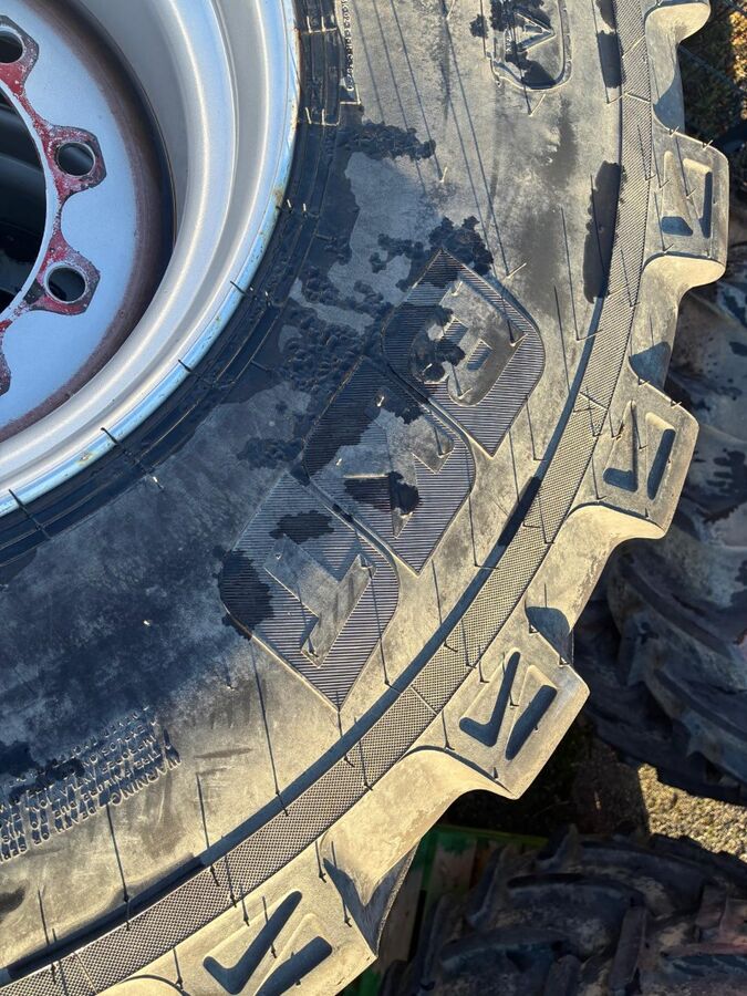 BKT 4 x 560/60R22.5 incl. Felgen 3