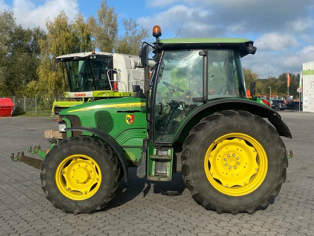 John Deere 5620 2