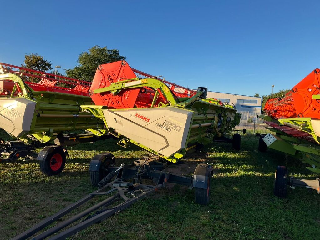 Claas Vario 1230 mit Laser links/ Wagen 2