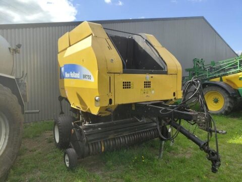 New Holland BR 750