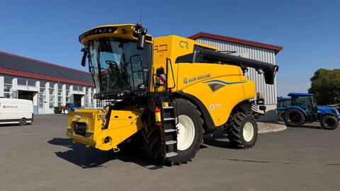 New Holland CR 7.90 mit 8,53m Schneidwerk