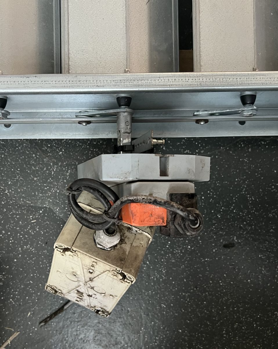 Lasco Jalousieklappe 1900x1260 mm mit Antrieb 230VAC 2