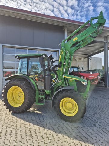 John Deere 5120M