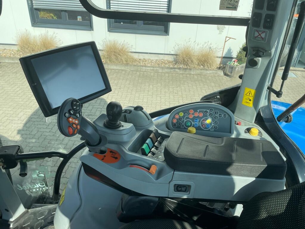 New Holland T 7.270 3