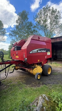 New Holland BR 750