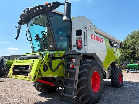 Claas TRION 750