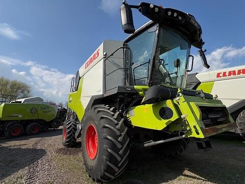 Claas TRION 660