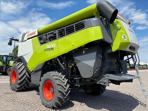 Claas LEXION 7400