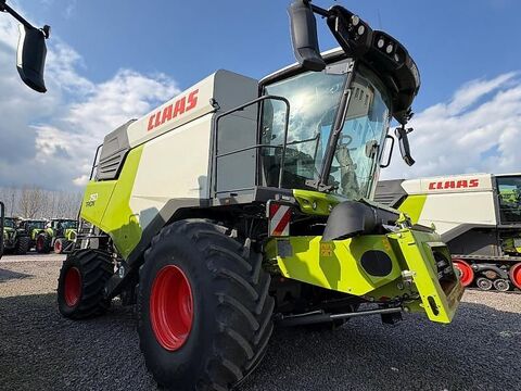 Claas TRION 750