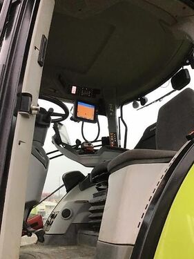 Claas AXION 810