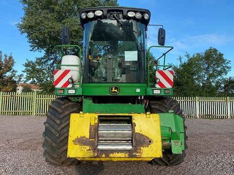 John Deere 7400 2