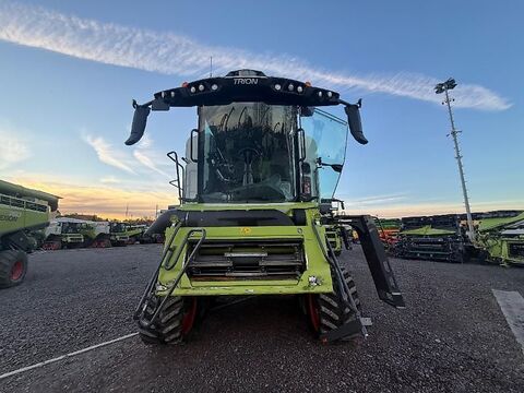 Claas TRION 750 TERRA TRAC 3