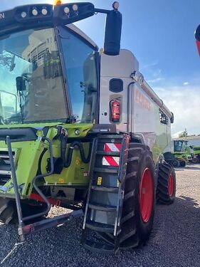 Claas TRION 750 2