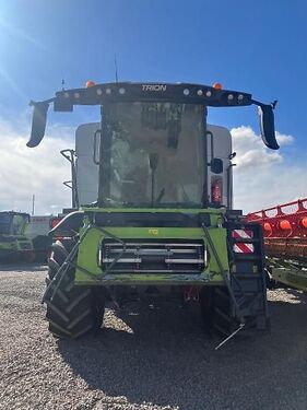 Claas TRION 750 3
