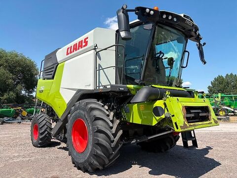Claas TRION 750