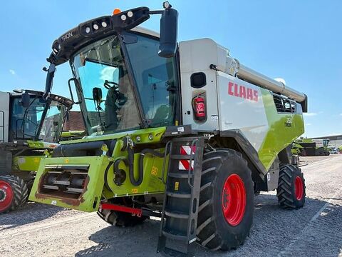 Claas TRION 750
