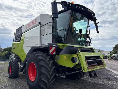Claas TRION 720