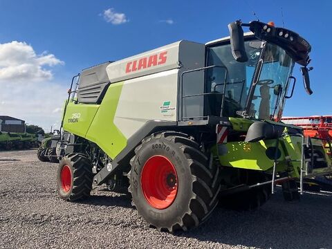 Claas TRION 750