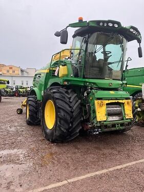 John Deere 8400 2