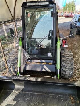 ELISE 900 elektromos csúszókormányos rakodógép m 2