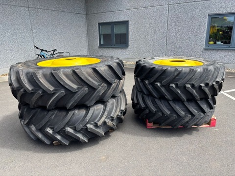 CEAT VF 520/85 R38 + 480/70 R30