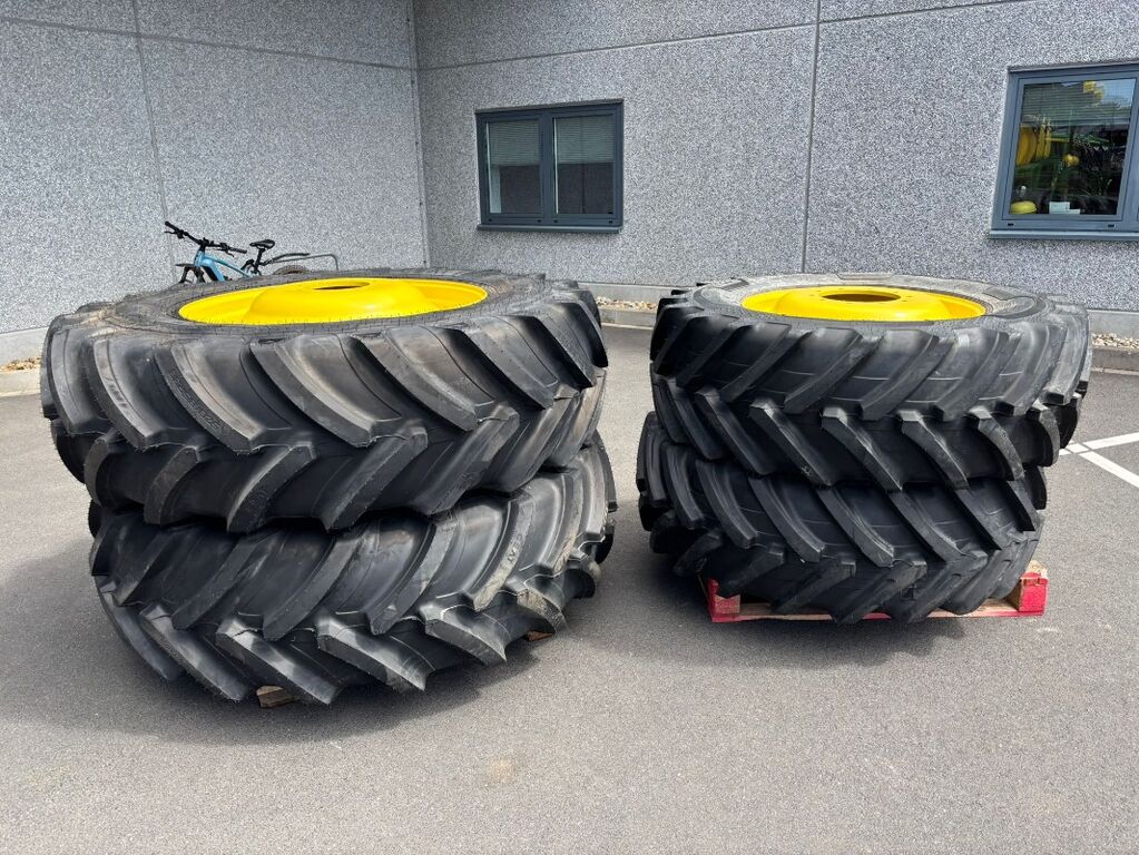 CEAT VF 520/85 R38 + 480/70 R30 1