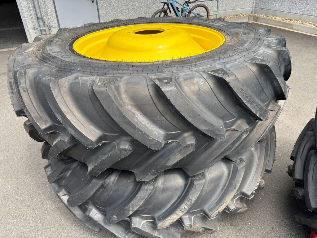 CEAT VF 520/85 R38 + 480/70 R30 2